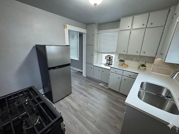 3rd image of 202 S 4th Ave