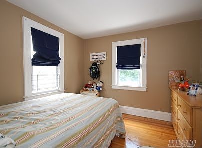 2nd image of 24 Nassau Blvd