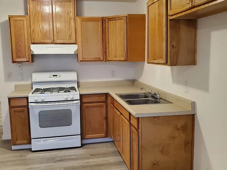 668 Anchor Ave — Photo 4
