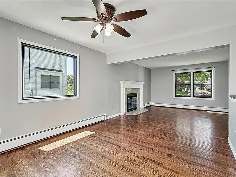 54 Capital Dr — Photo 32
