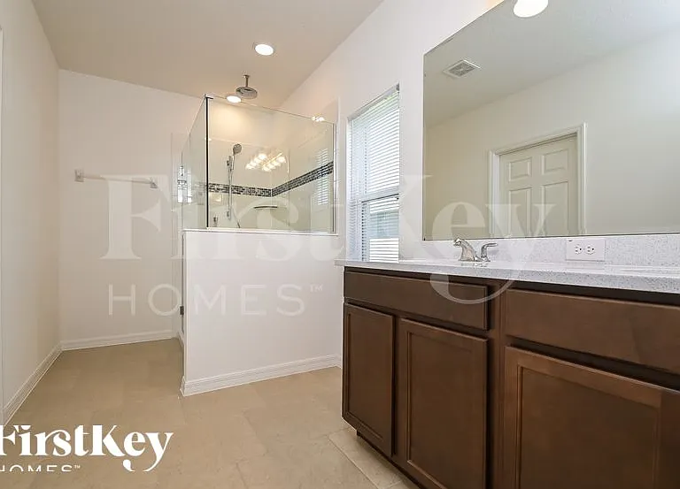 900 Avenal Ln — Photo 10