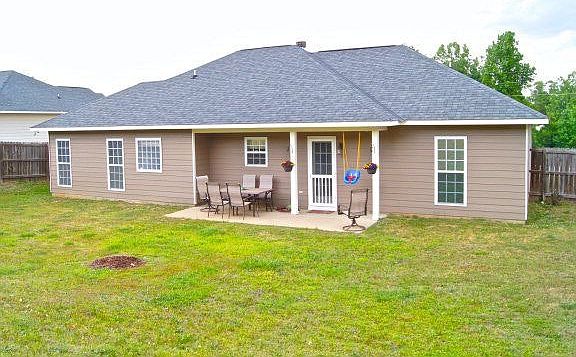 3rd image of 21 Redwood Dr