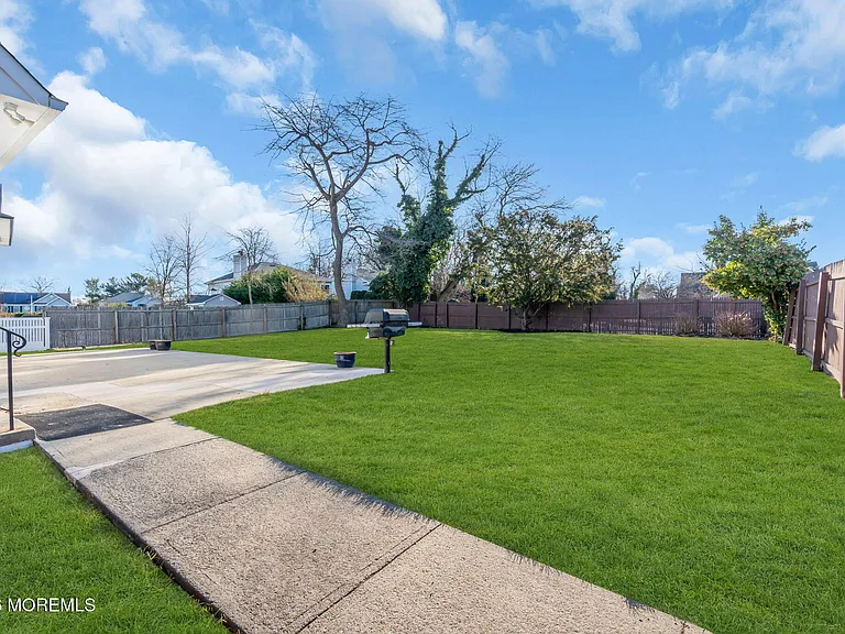 723 Pitney Dr — Photo 28