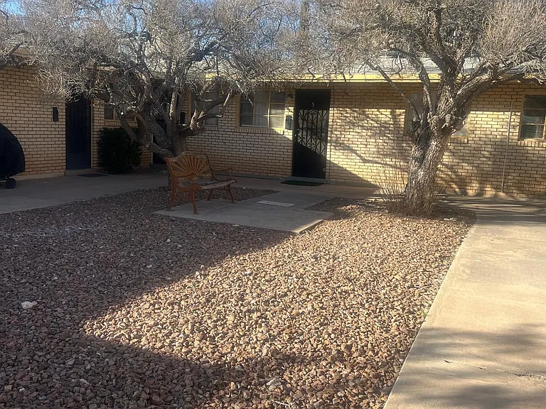 3231 Frankfort Ave — Photo 1