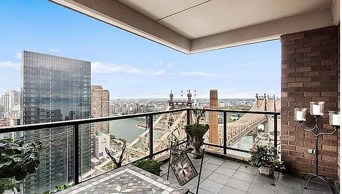 Sold by Compass | media 30