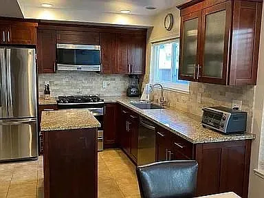 884 Neptune Ct — Photo 3