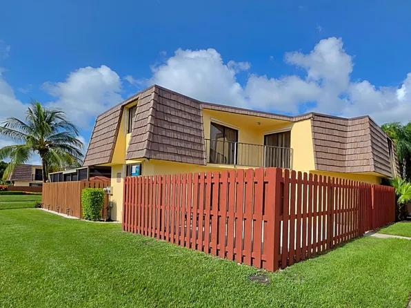 22 Springdale Circle, Palm Springs, FL 33461