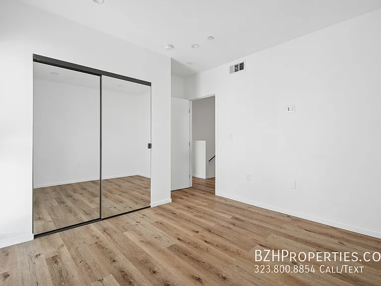 662 1/2 N Mariposa Ave — Photo 12