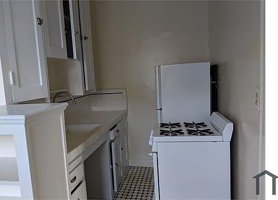 3rd image of 649 N Rossmore Ave #106