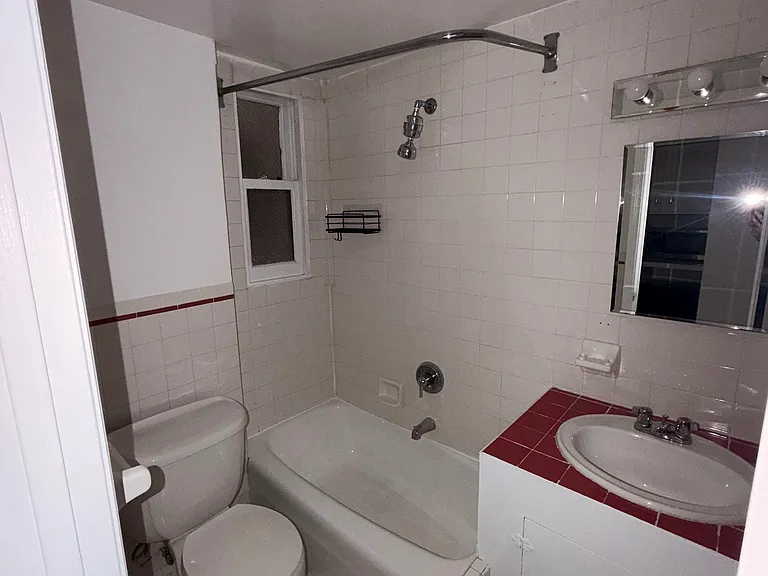 32 Beekman Pl #2 — Photo 7