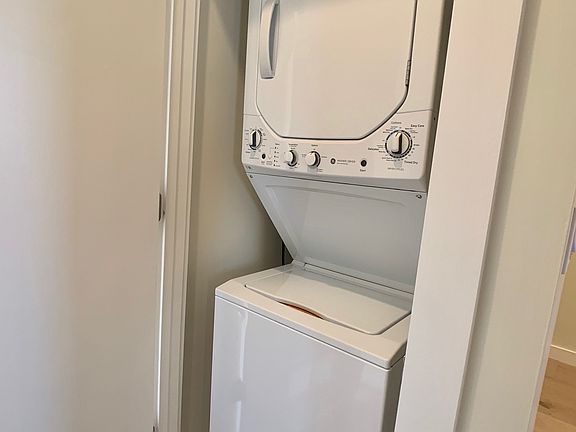 5th image of 1656 Sacramento St #10