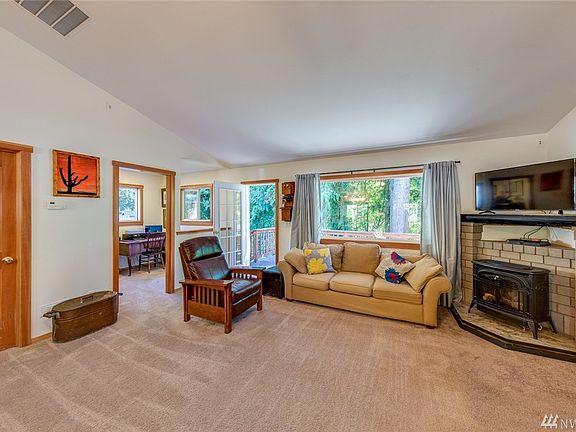 4th image of 20433 Stephen Dr NE