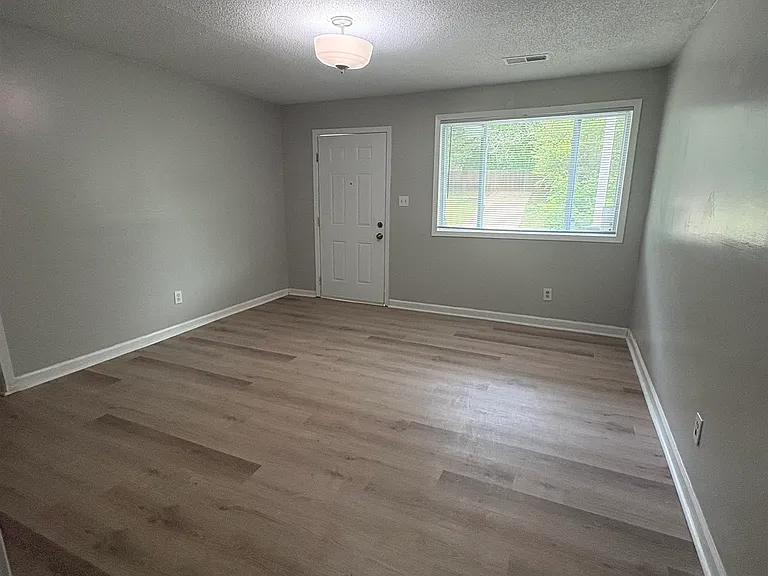 945 Nora Rd — Photo 7