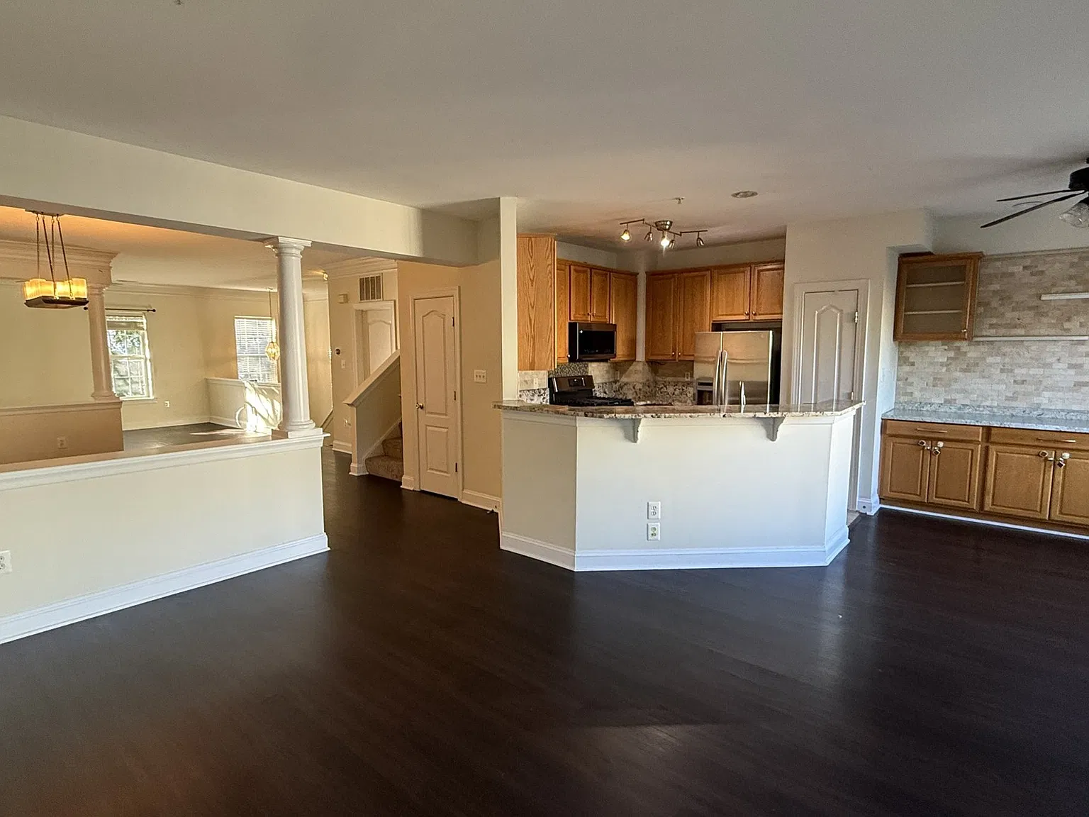 3 bed, 2.5 bath, 2501 sqft, $3,650 — Photo 2