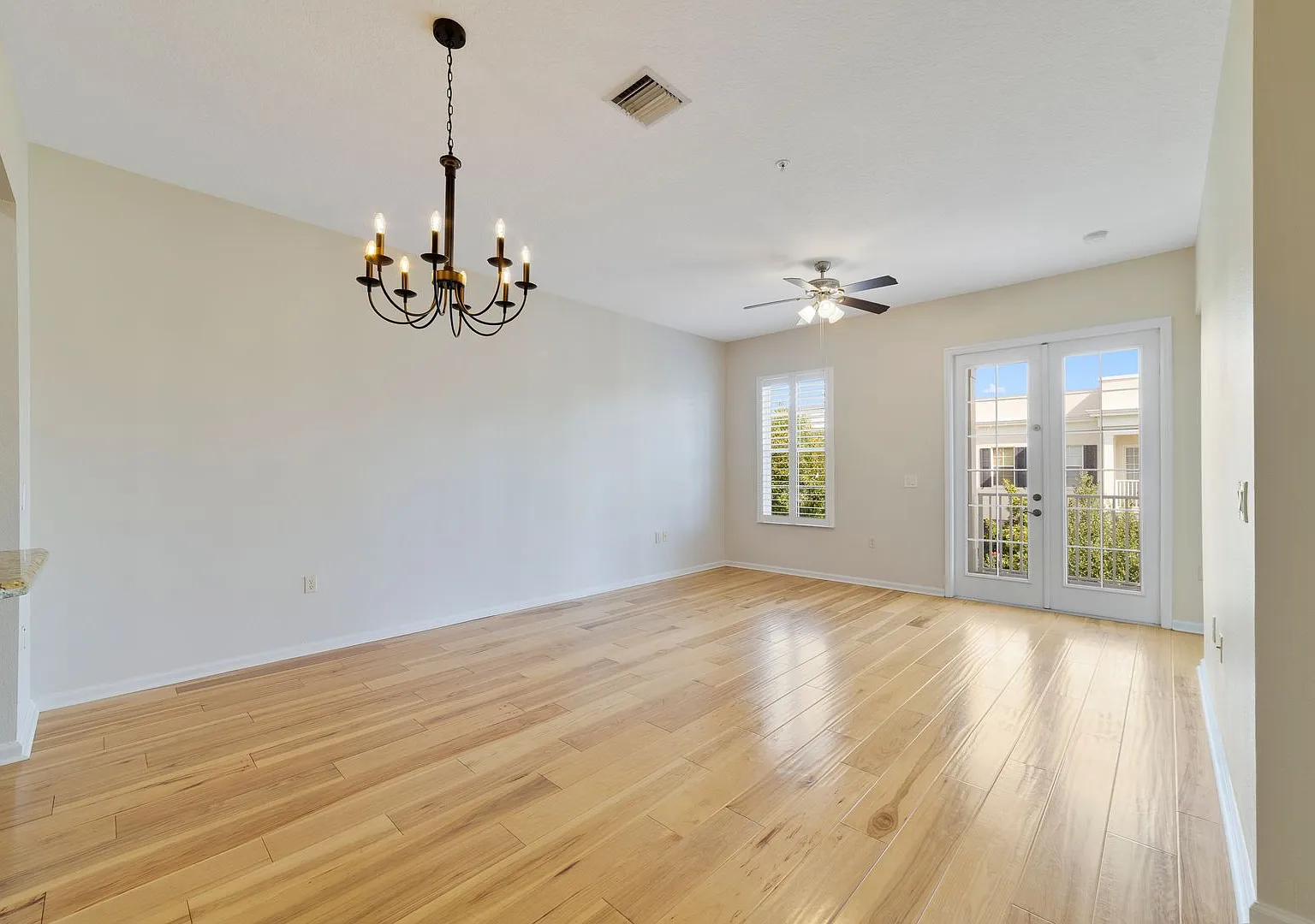 Beautifully maintained 3-bedroom, 2-bath third-floor condo in the heart of Baldwin Park! — Photo 3