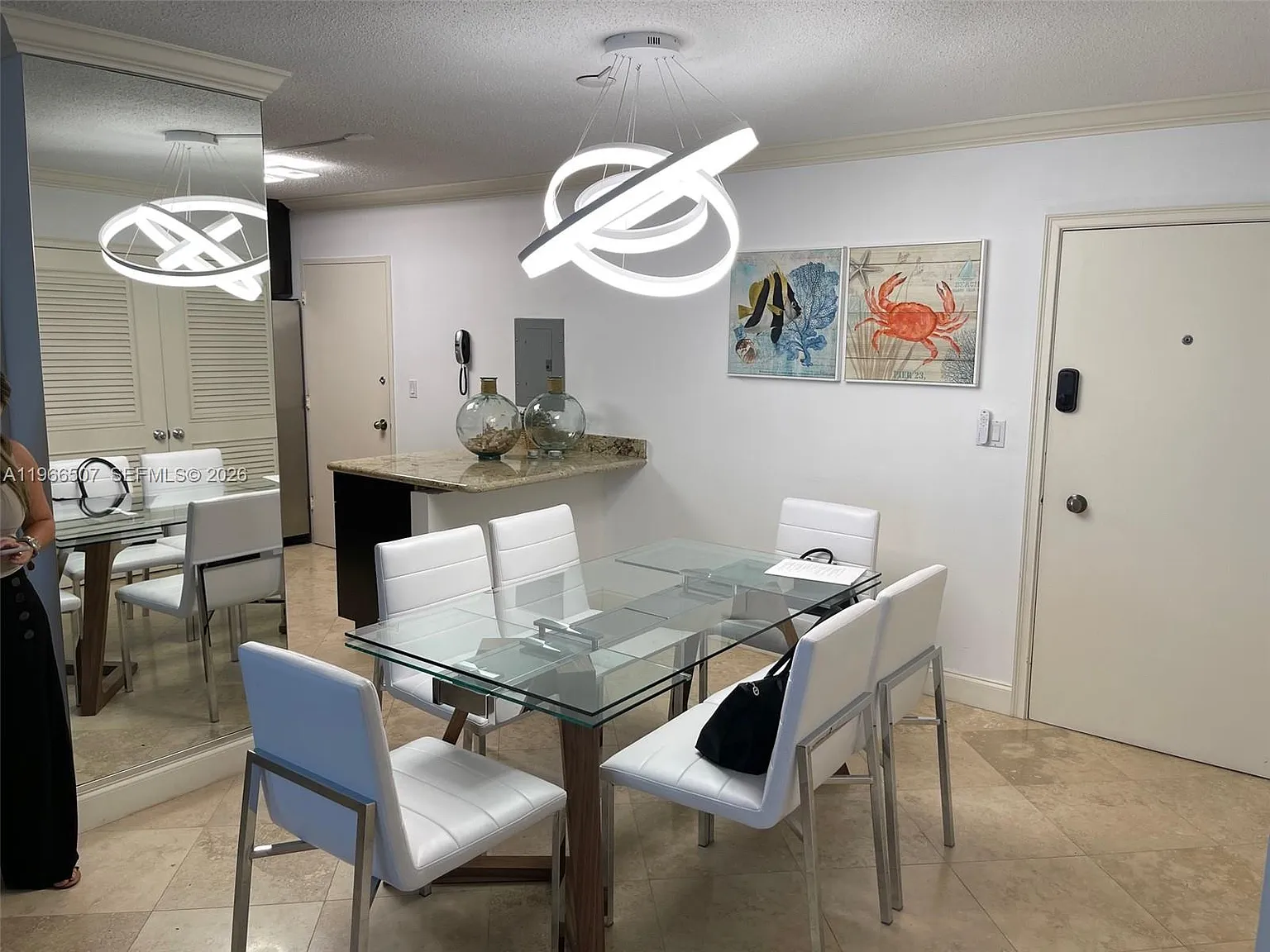 Oceanside Plaza Condo — Photo 2