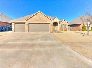 11313 SW 41st Ter, Mustang, OK 73064