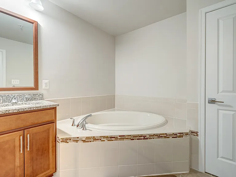 22489 Naugatuck Sq — Photo 25