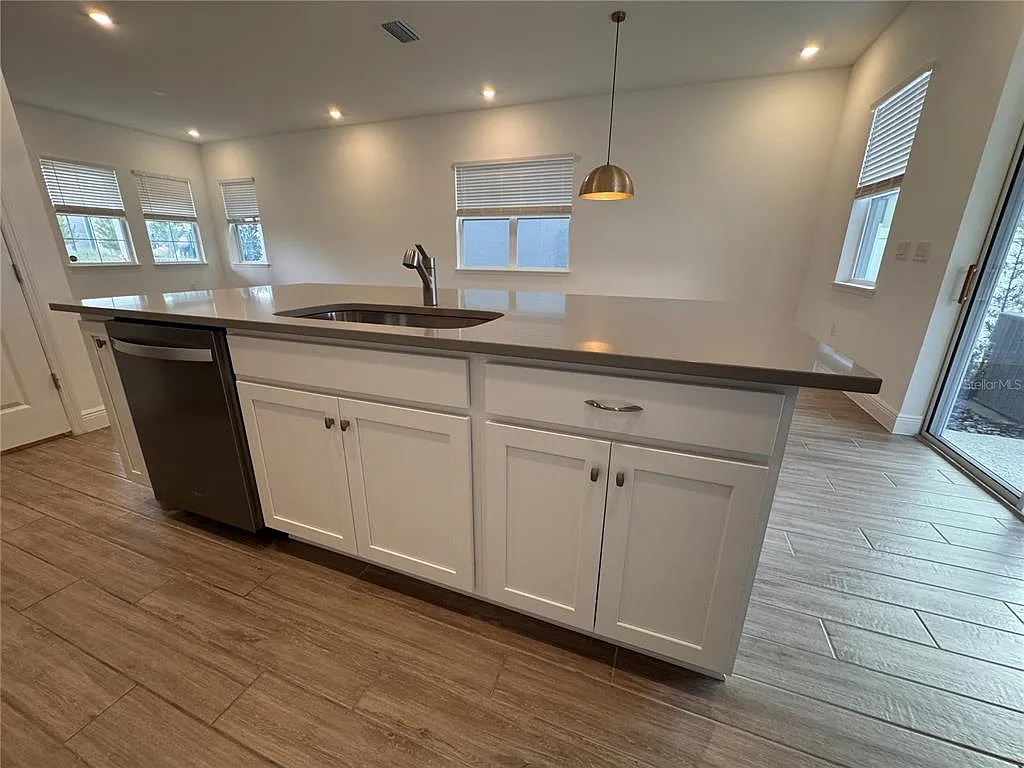 3 bed, 2.5 bath, 1845 sqft, $3,000 — Photo 4