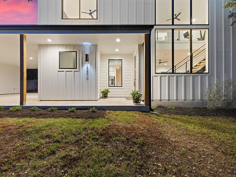 22218 Briarcliff Dr — Photo 2