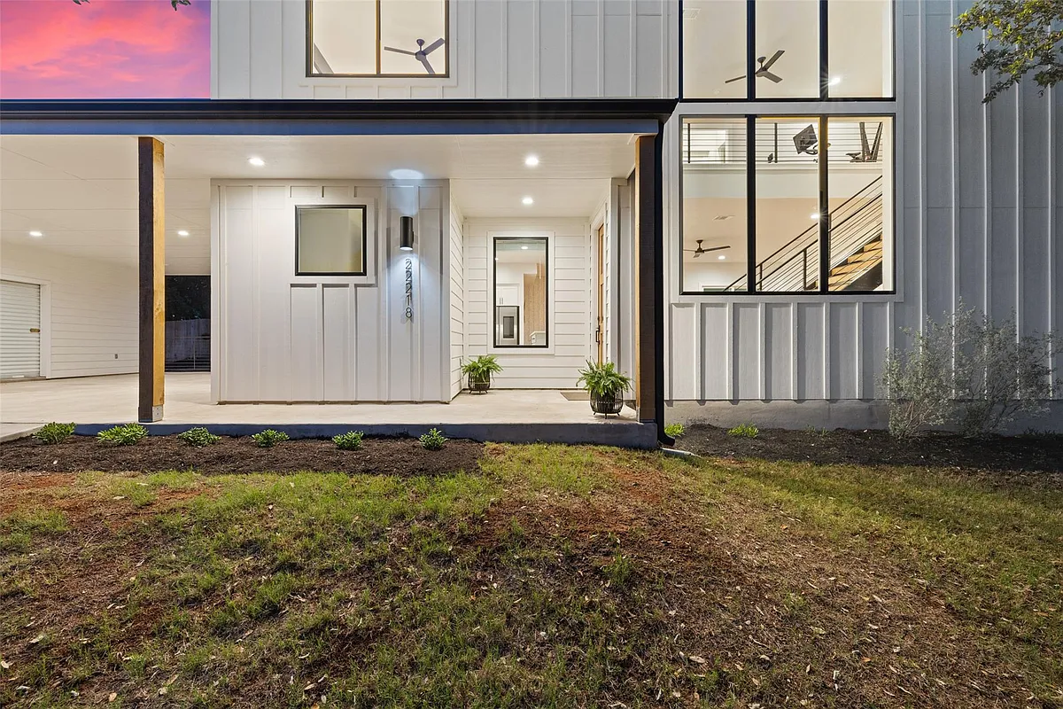 Building Photo - 22218 Briarcliff Dr