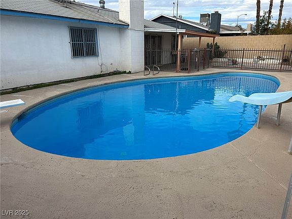 2nd image of 4138 Sheppard Dr