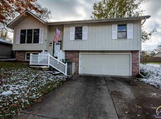 3039 SW Tutbury Town Rd, Topeka, KS 66614