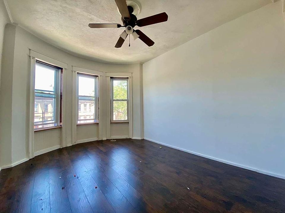 1st image of 432 Irving Ave #1