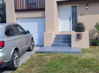 914 NW 106th Ave Cir, Miami, FL 33172