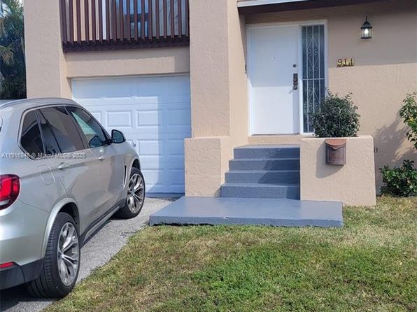 914 NW 106th Ave Cir