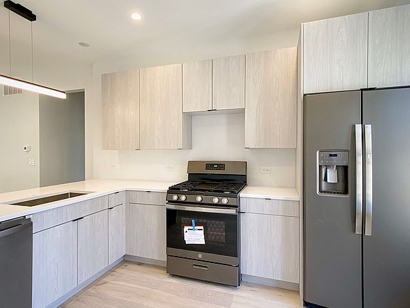 4th image of 1336 W Bryn Mawr Ave #2