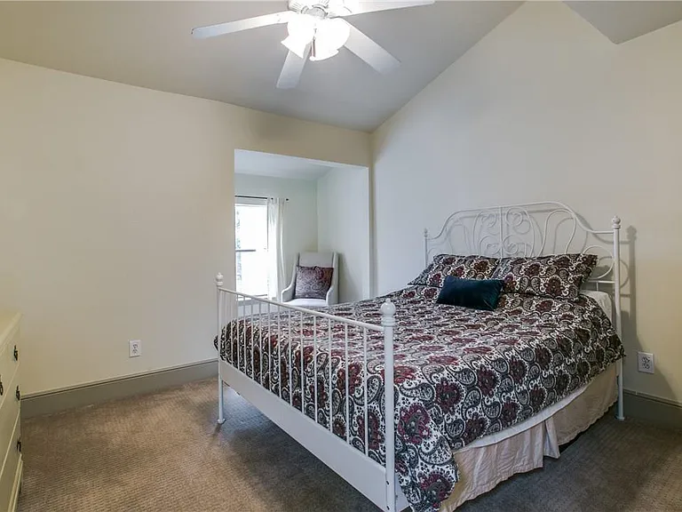 3215 Elizabeth St — Photo 7