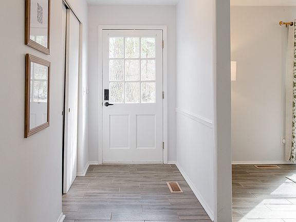 2nd image of 124 Wicklow Ln