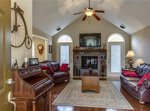 4th image of 105 Laken Ln