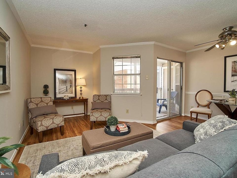 1st image of 1524 Lincoln Way APT 210