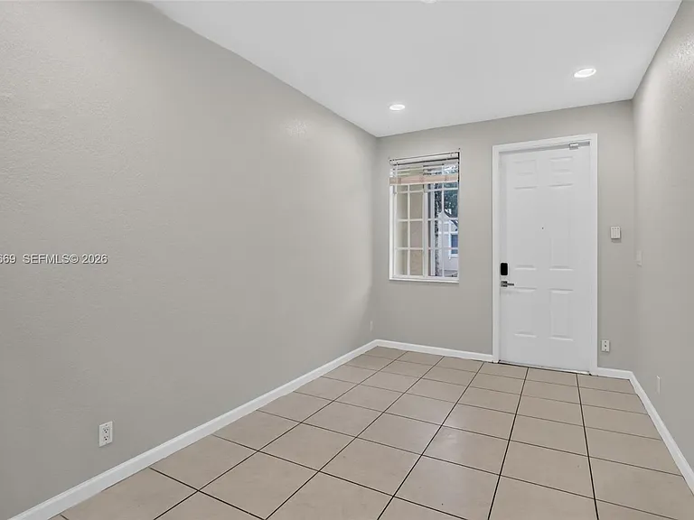 5337 SW 40th Ave #5337 — Photo 7