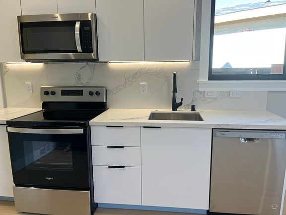3rd image of 3054 Price Ct