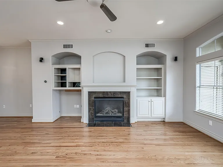 315 Sandman St — Photo 23