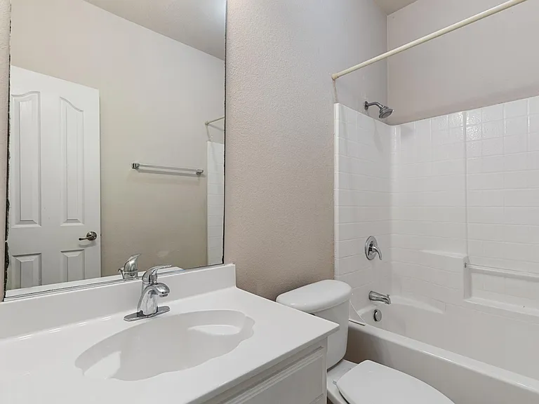 12913 Farmington Dr — Photo 22