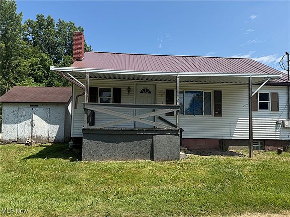 2nd image of 4552 Maple Dr