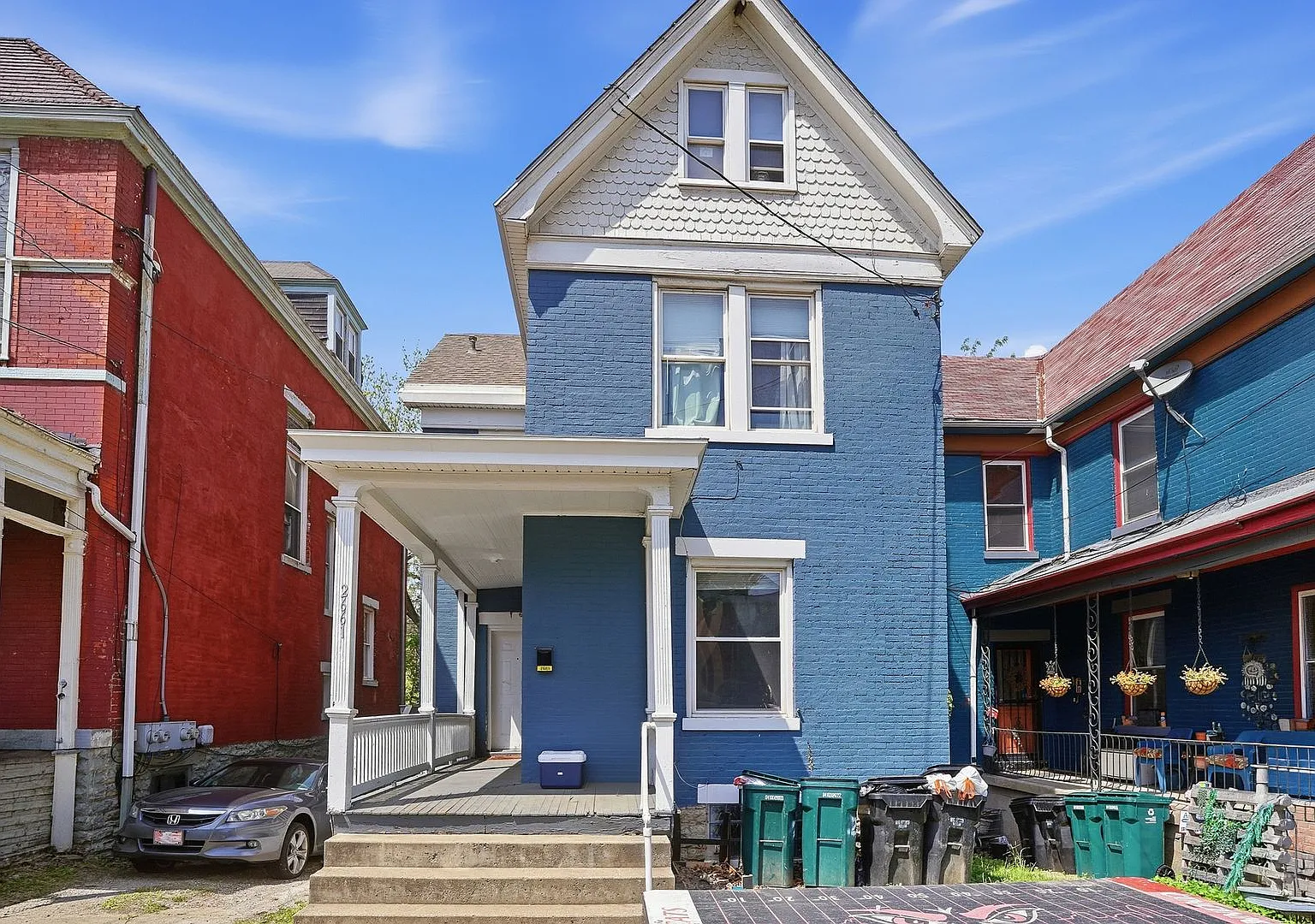 5 Bedroom Clifton House Available Next to UC Campus — Photo 1
