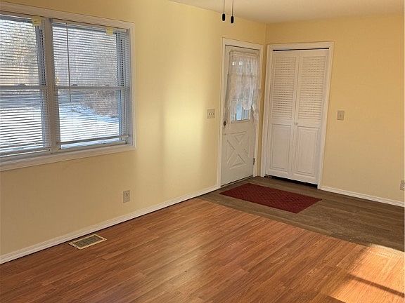 3rd image of 598 Turnpike Rd