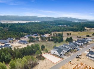 526 Sea View Dr, Manzanita, OR 97130