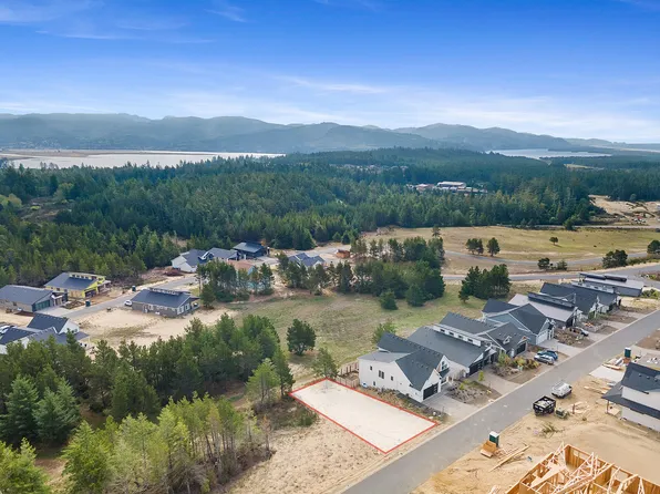 526 Sea View Dr, Manzanita, OR 97130