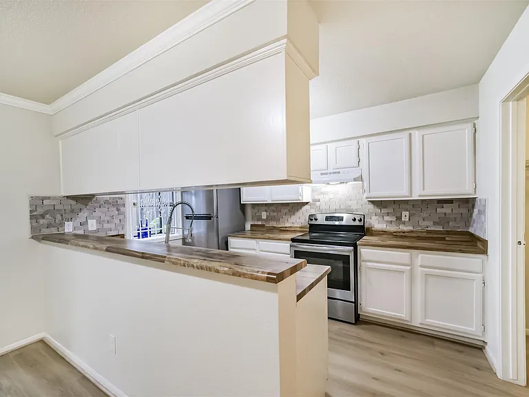 5917 Fairdale Ln #10 — Photo 16