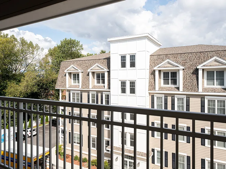 320 Middlesex Ave #E404 — Photo 5