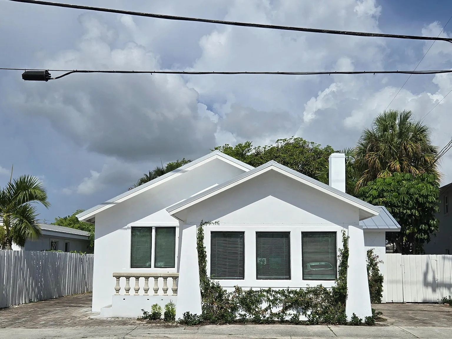 2 bed, 1.0 bath, 1096 sqft, $5,000 — Photo 1