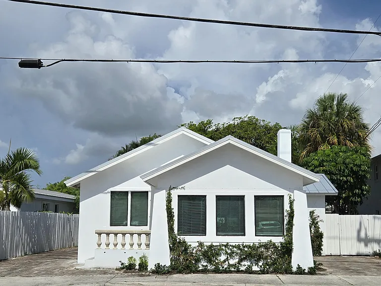 3809 S Olive Ave — Photo 1