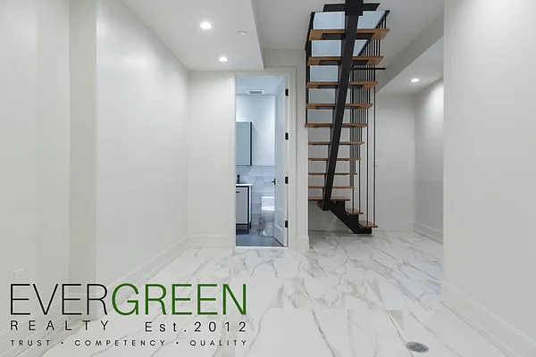 Rented by Evergreen Apartments BK | media 13