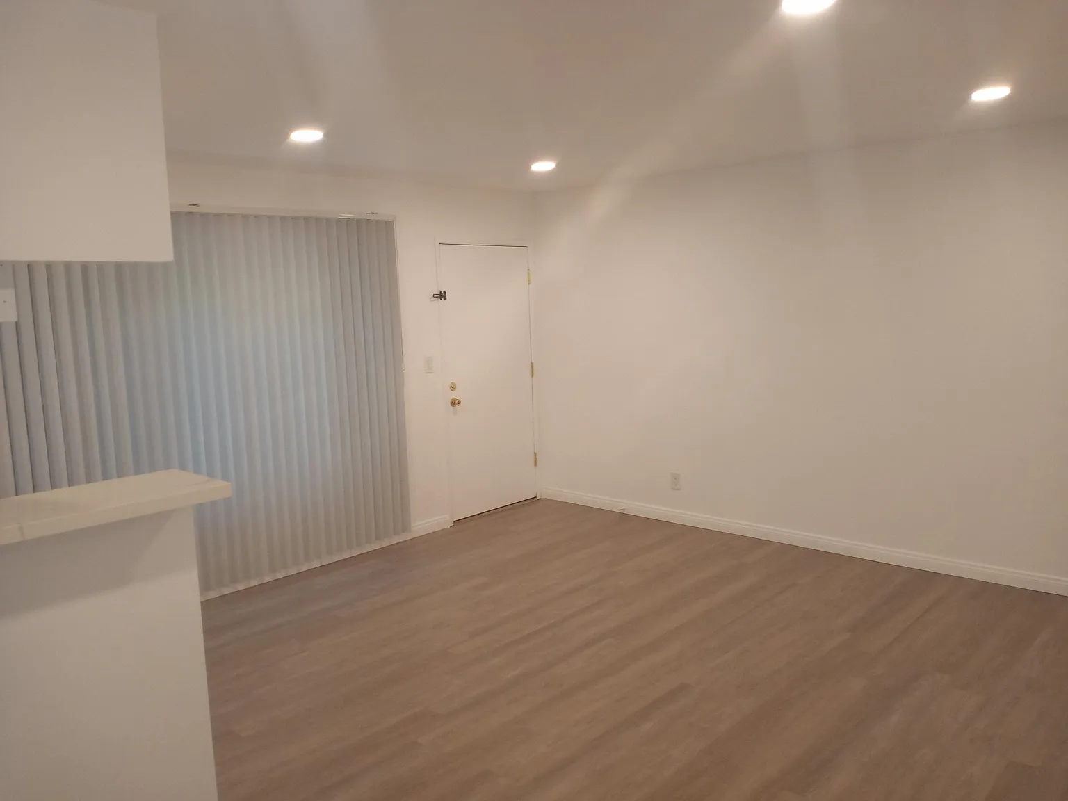 2 bed, 800 sqft, $2,600 — Photo 2